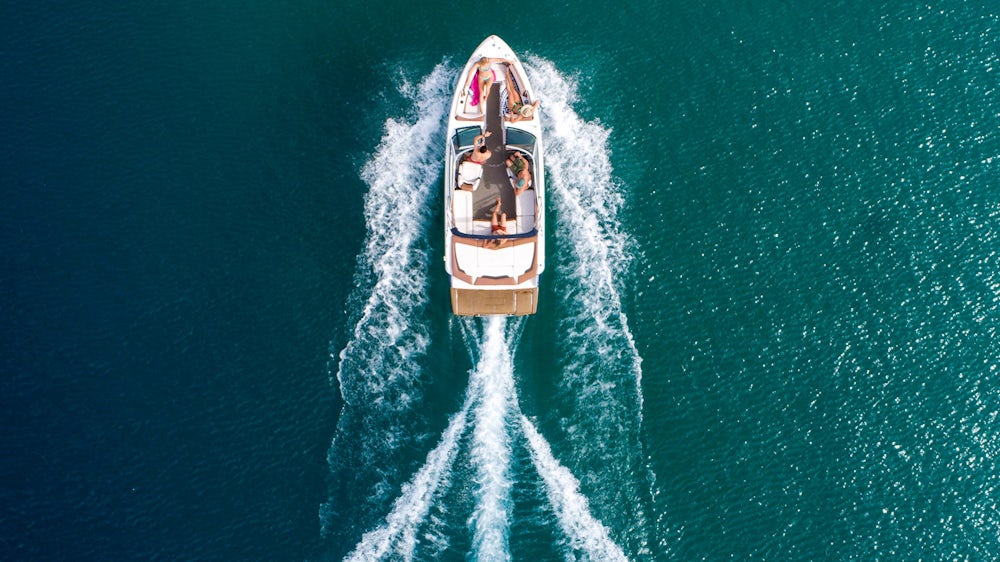 Mit dem eigenen Boot übers Meer brausen, das muss man sich leisten können.